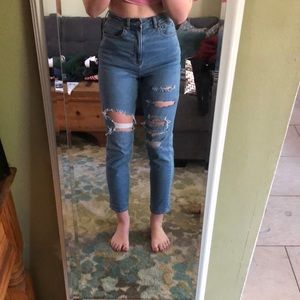 Very cute American eagle ripped mom jeans
